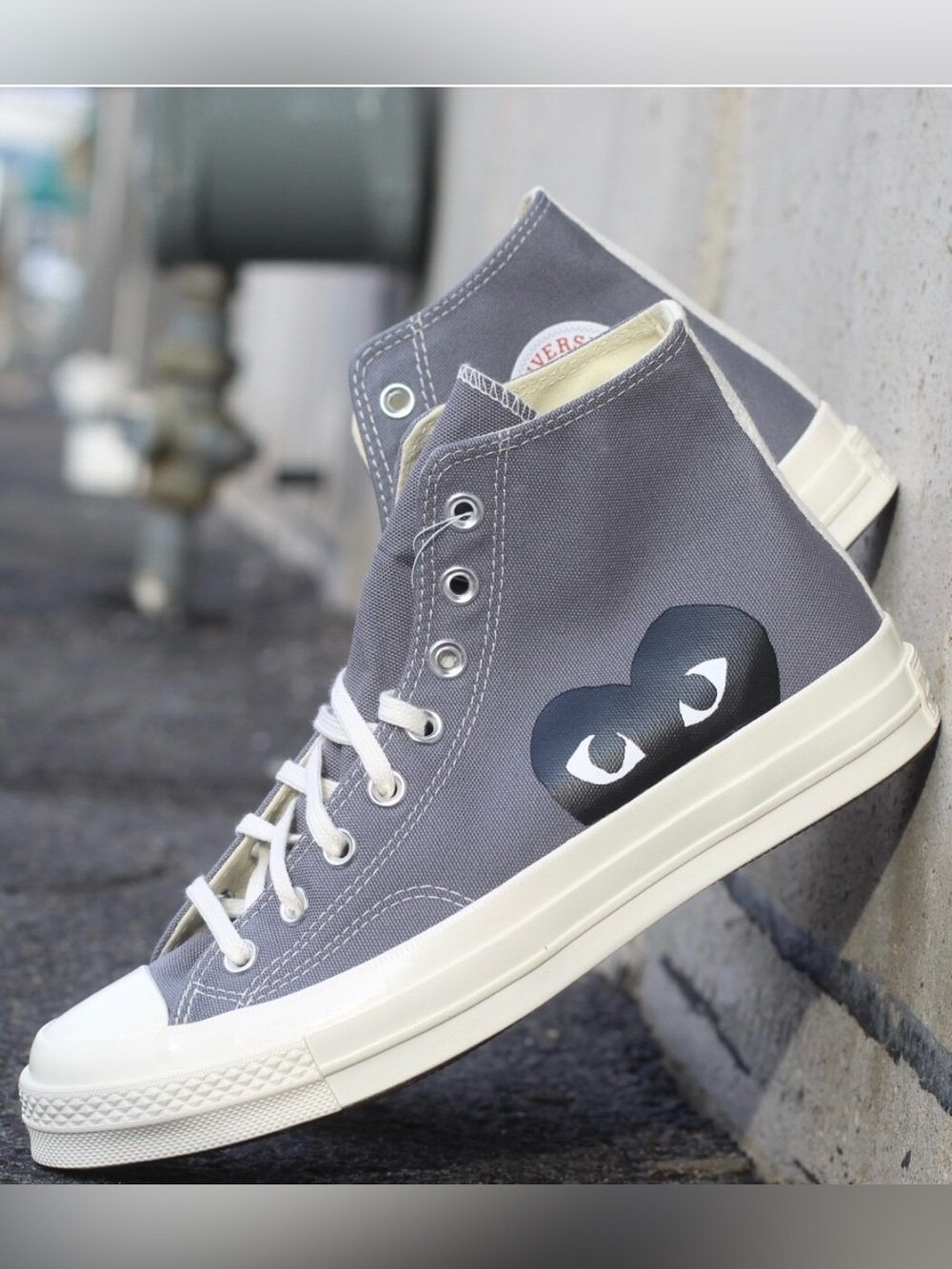 PLAY CONVERSE
Black Heart Chuck Taylor All Star '70 High
Sneakers Grey Sz  7